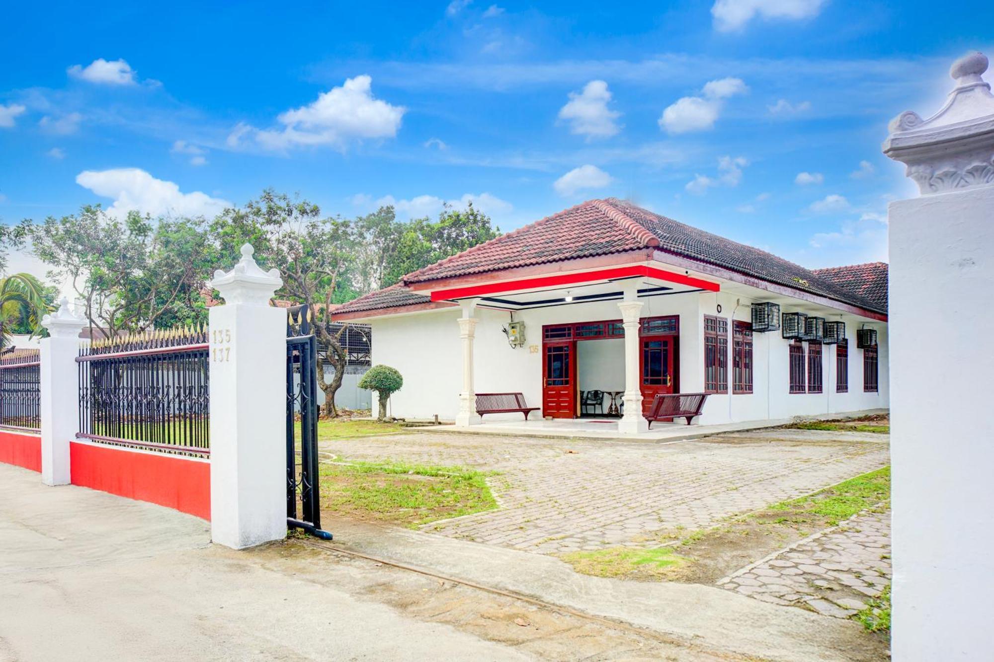 Hotel O Krakatau Near Universitas Muhammadiya Sumatra Utara Umsu Medan Kültér fotó